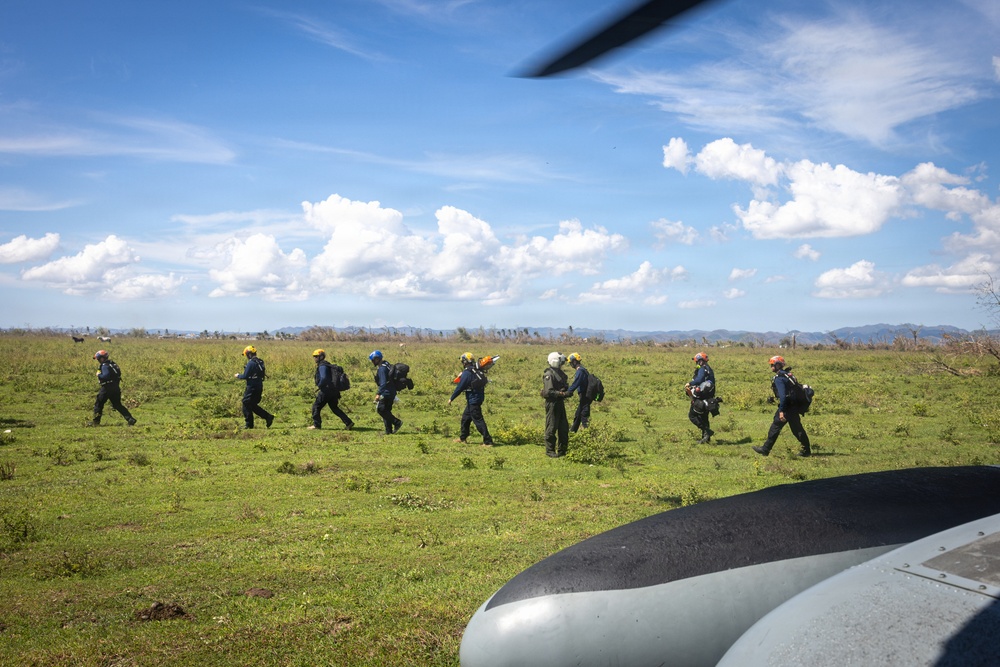 22nd MEU(SOC) | CLB 26 Arrives in Jamaica in Support of JTF Bravo