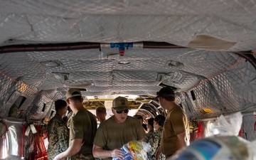 22nd MEU(SOC) | Joint Task Force-Bravo Load Supplies for Delivery