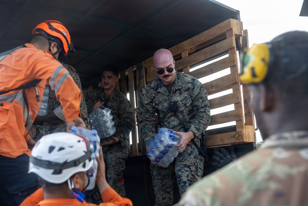 22nd MEU(SOC) | Joint Task Force-Bravo Load Supplies for Delivery