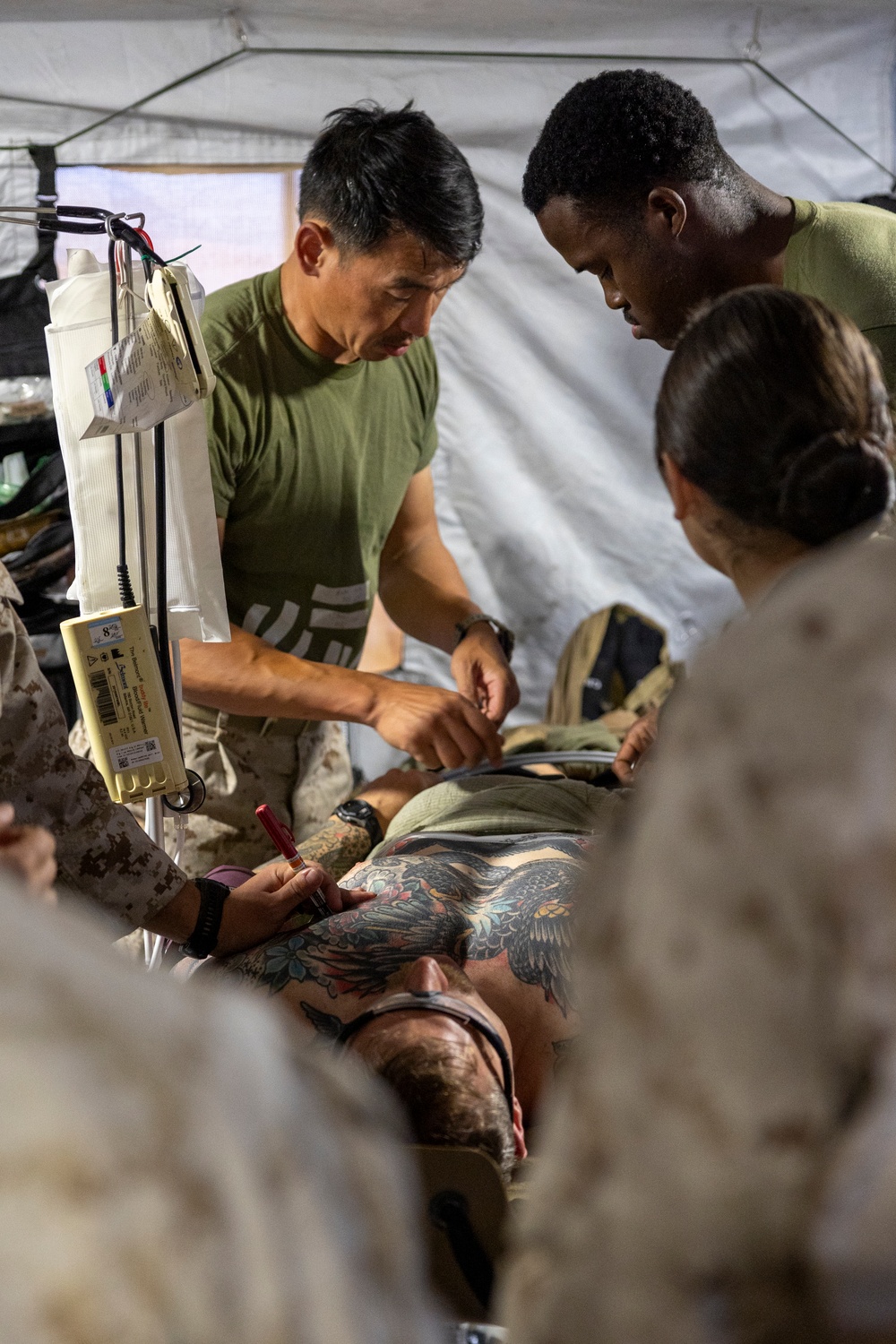 11th MEU Sailors aid a simulated casualty during RUT