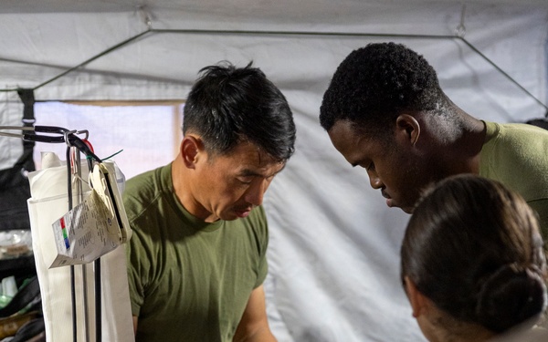 11th MEU Sailors aid a simulated casualty during RUT
