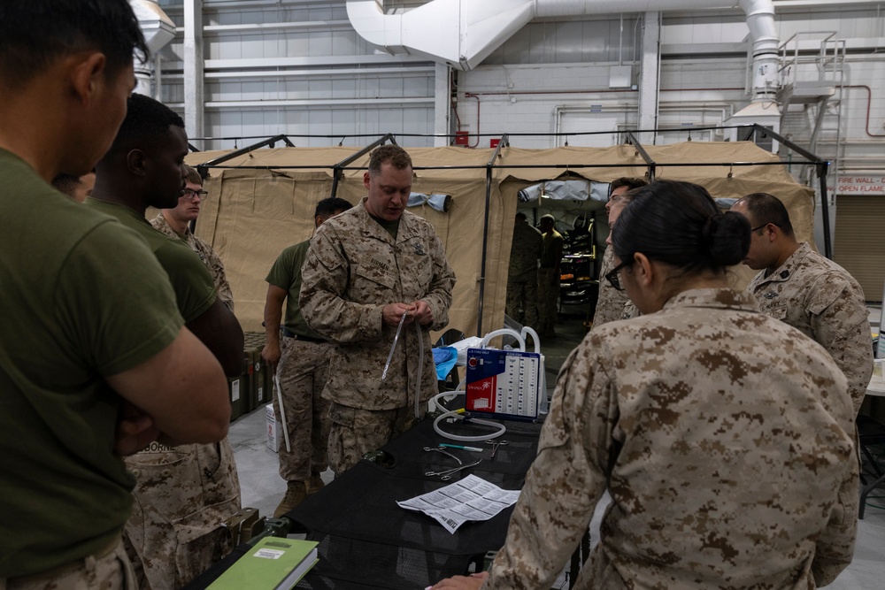 11th MEU Sailors demonstrate medical procedures during RUT