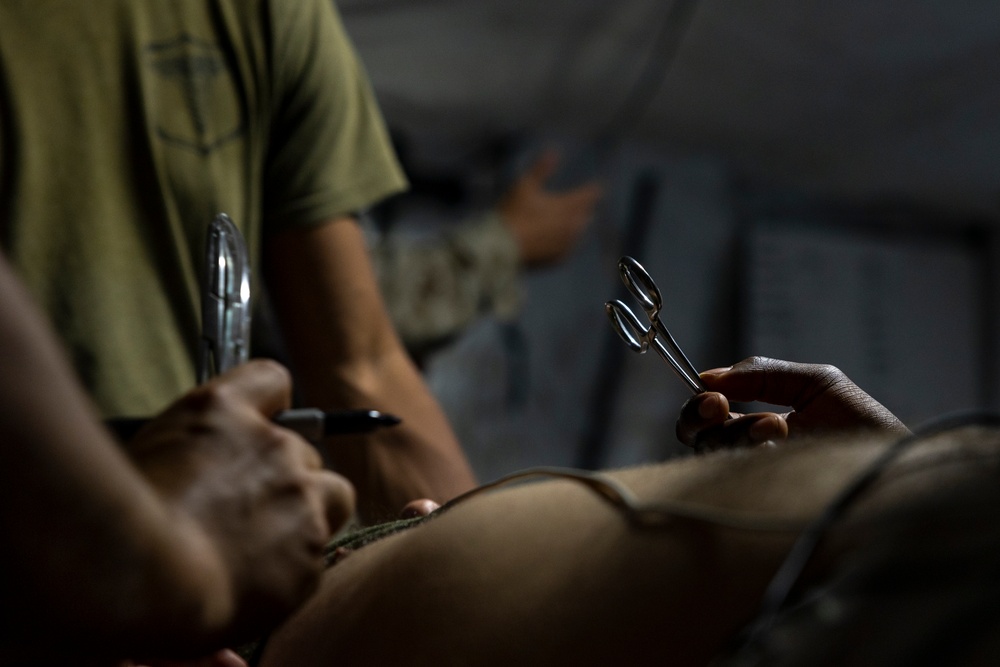 11th MEU Sailors demonstrate medical procedures during RUT