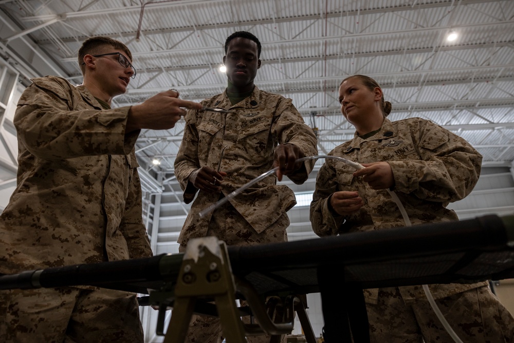 11th MEU Sailors demonstrate medical procedures during RUT