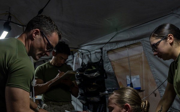 11th MEU Sailors demonstrate medical procedures during RUT