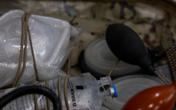11th MEU Sailors demonstrate medical procedures during RUT