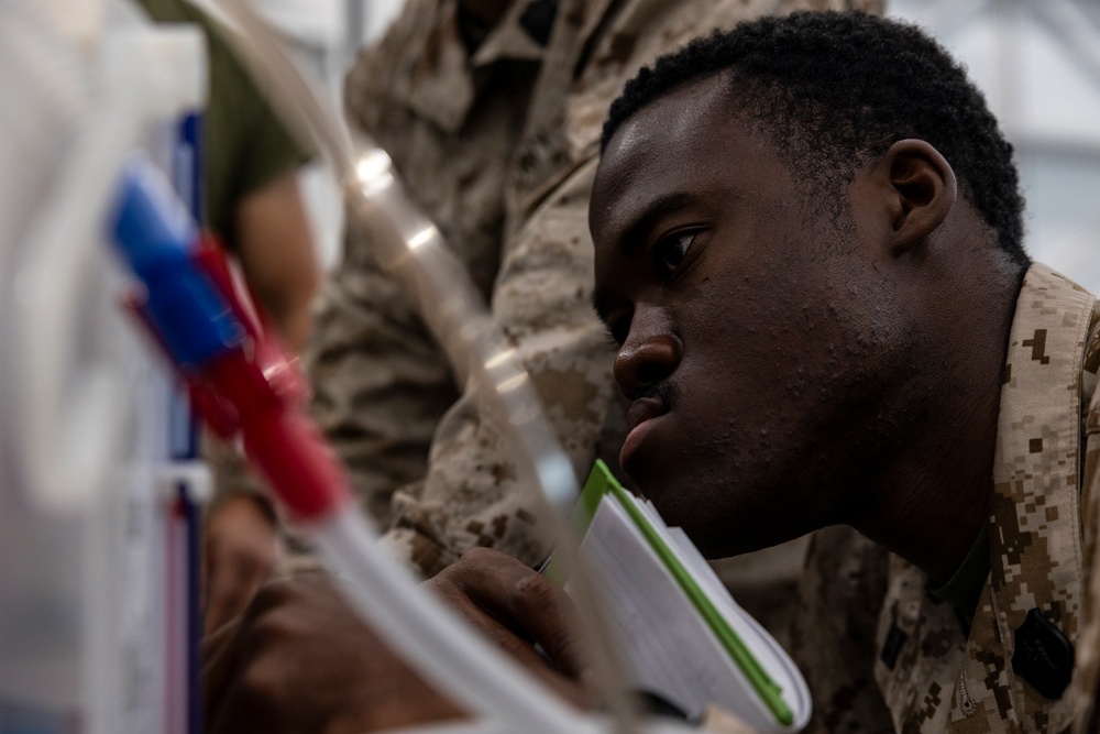 11th MEU Sailors demonstrate medical procedures during RUT