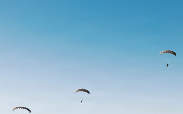 11th MEU Maritime Raid Force Conducts Military Free Fall