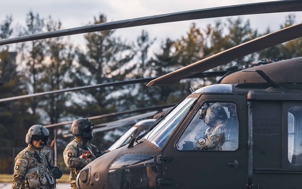 UH-60 Blackhawk Pilots and Crew Cheifs Train During November Annual Training