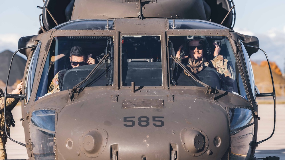 UH-60 Blackhawk Pilots and Crew Cheifs Train During November Annual Training
