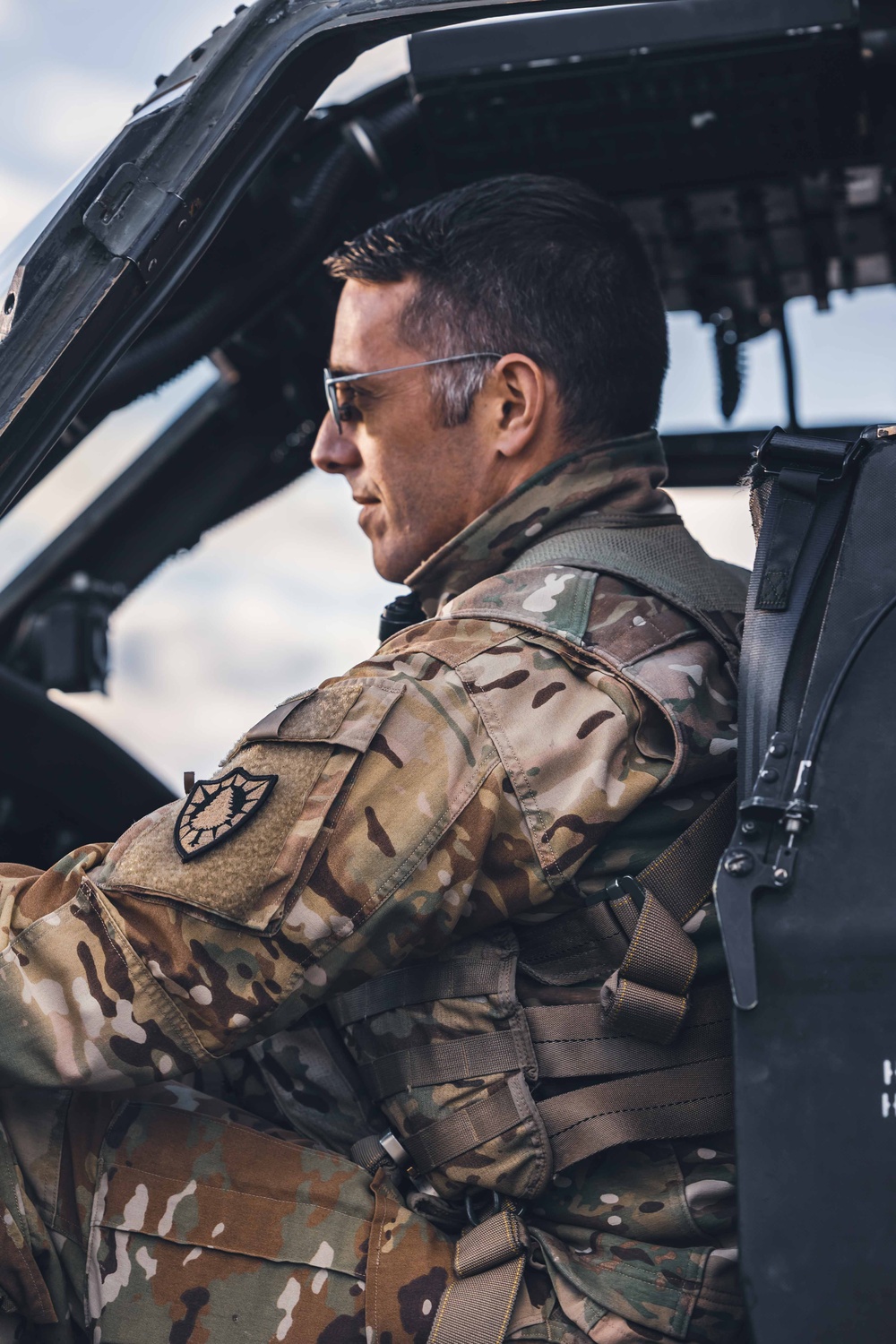 UH-60 Blackhawk Pilots and Crew Cheifs Train During November Annual Training