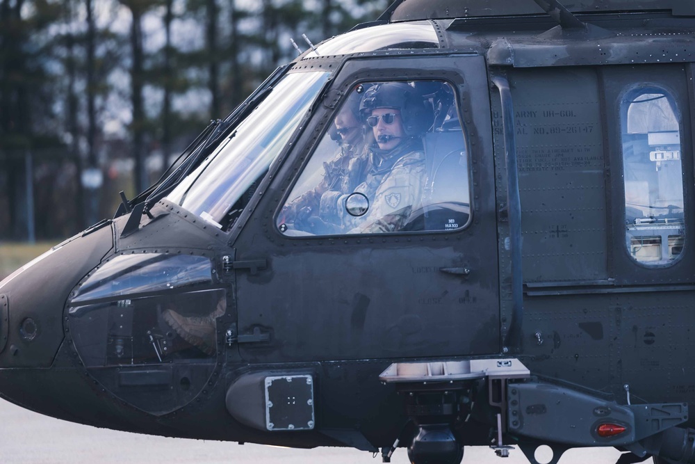 UH-60 Blackhawk Pilots and Crew Cheifs Train During November Annual Training