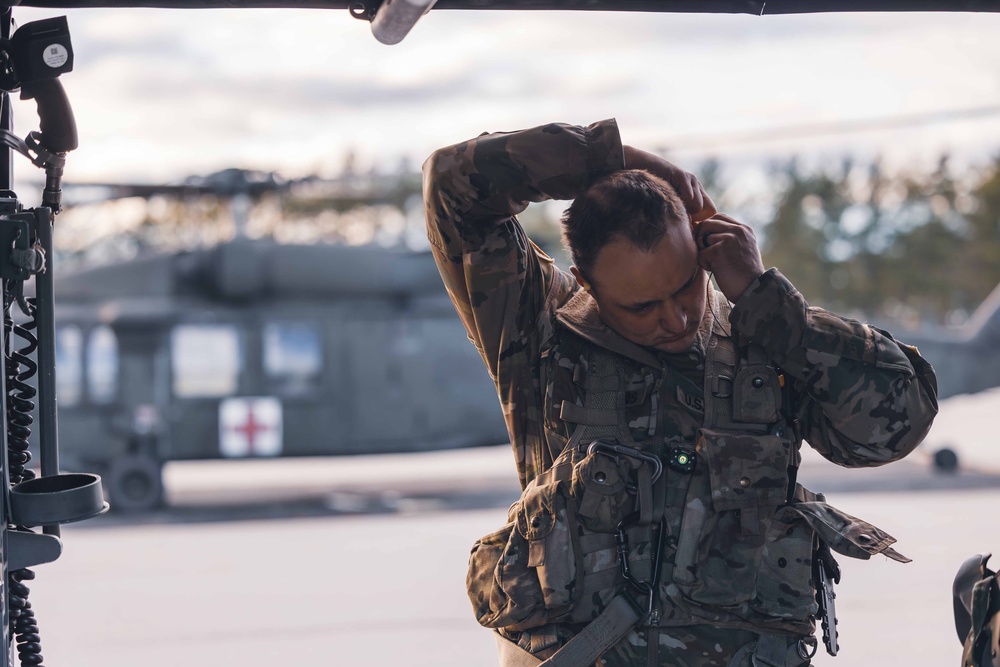 UH-60 Blackhawk Pilots and Crew Cheifs Train During November Annual Training