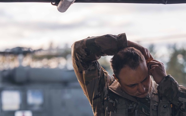 UH-60 Blackhawk Pilots and Crew Cheifs Train During November Annual Training