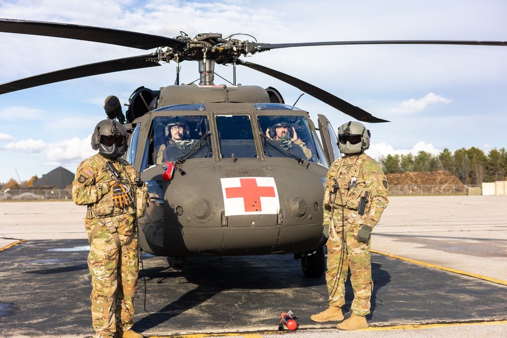 UH-60 Blackhawk Pilots and Crew Cheifs Train During November Annual Training