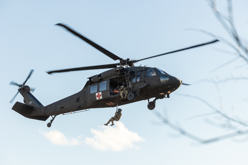 UH-60 Blackhawk Pilots and Crew Cheifs Train During November Annual Training