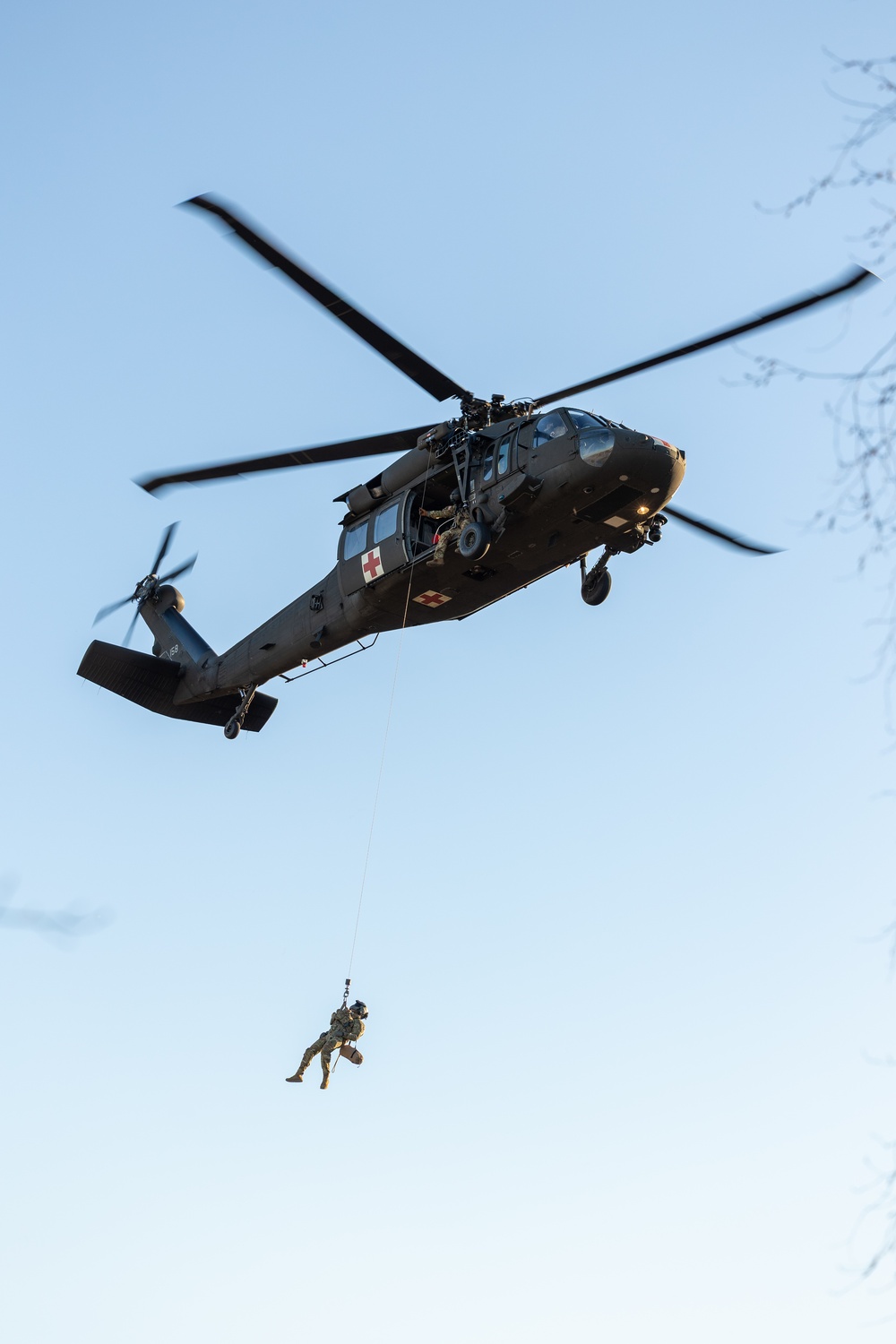 UH-60 Blackhawk Pilots and Crew Cheifs Train During November Annual Training
