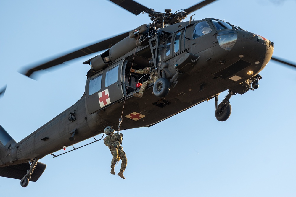UH-60 Blackhawk Pilots and Crew Cheifs Train During November Annual Training