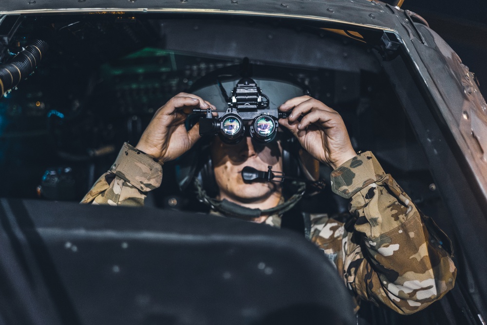 UH-60 Blackhawk Pilots and Crew Cheifs Train During November Annual Training