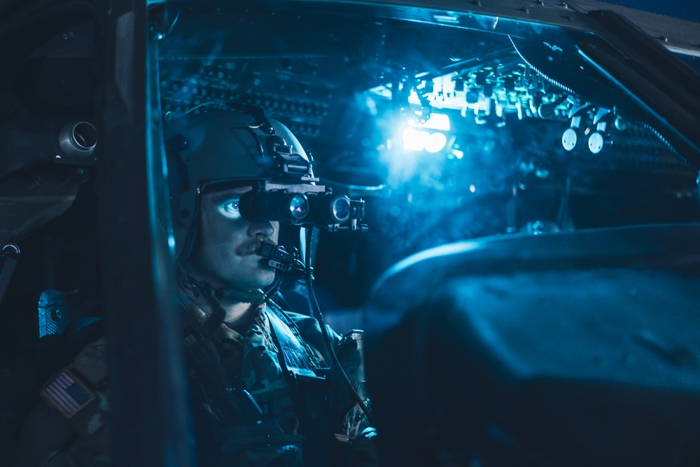 UH-60 Blackhawk Pilots and Crew Cheifs Train During November Annual Training