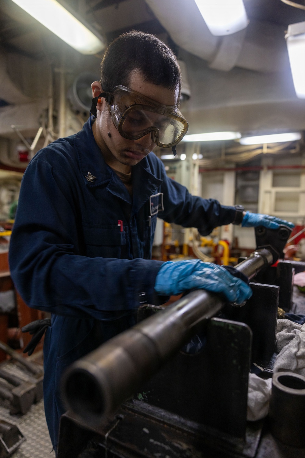 USS Iwo Jima Sailors Maintain The Engineering Pit