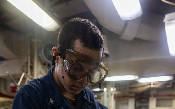 USS Iwo Jima Sailors Maintain The Engineering Pit