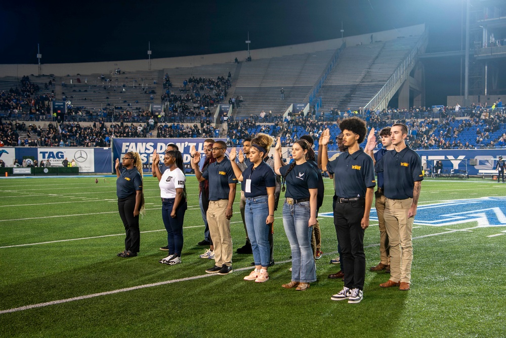 Future Service Members Recite the Oath of Enlistment
