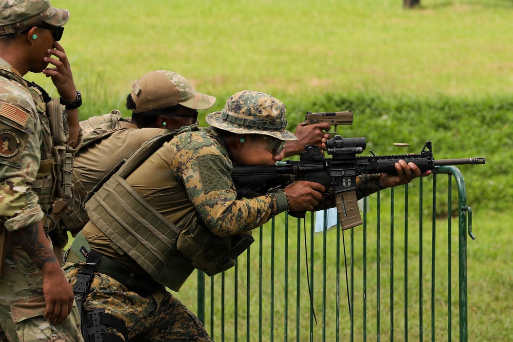 U.S. and Panama Security Services Conduct Medical and Live Fire Training