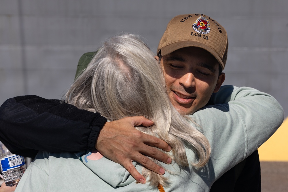 USS St. Louis (LCS 19) Returns to Naval Station (NAVSTA) Mayport