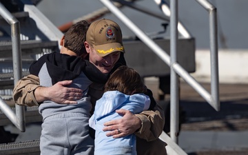USS St. Louis (LCS 19) Returns to Naval Station (NAVSTA) Mayport
