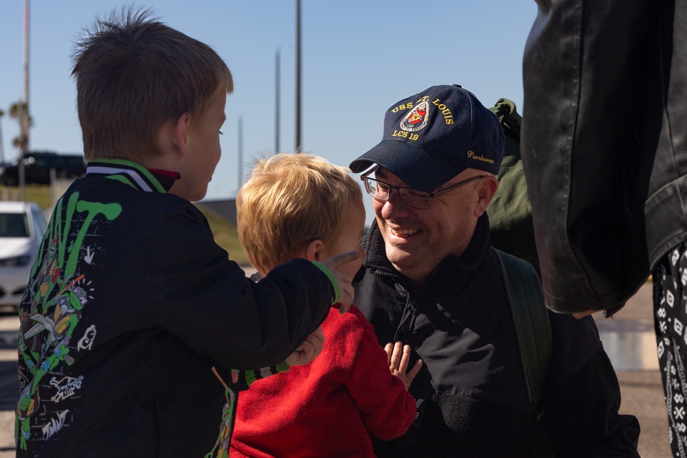 USS St. Louis (LCS 19) Returns to Naval Station (NAVSTA) Mayport