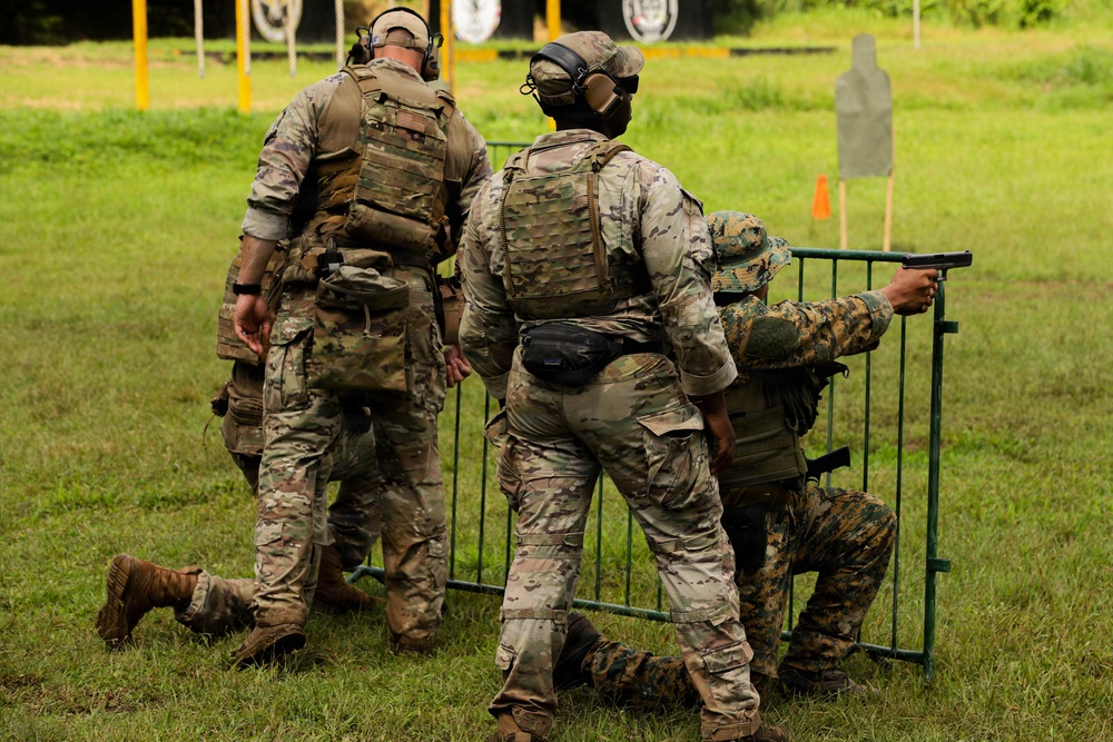 U.S. and Panama Security Services Conduct Medical and Live Fire Training