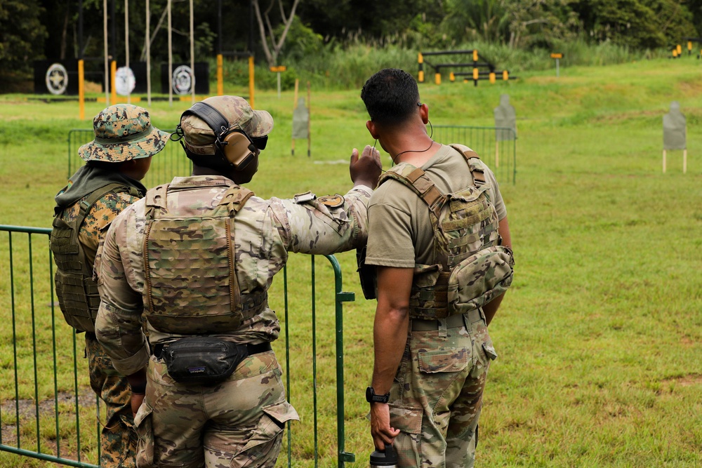 U.S. and Panama Security Services Conduct Medical and Live Fire Training