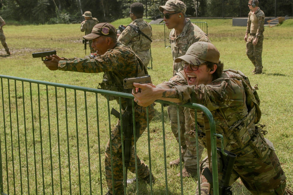 U.S. and Panama Security Services Conduct Medical and Live Fire Training
