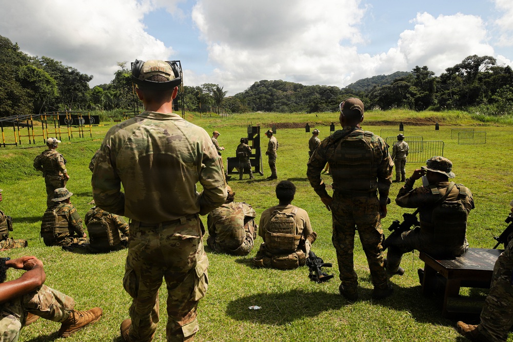 U.S. and Panama Security Services Conduct Medical and Live Fire Training
