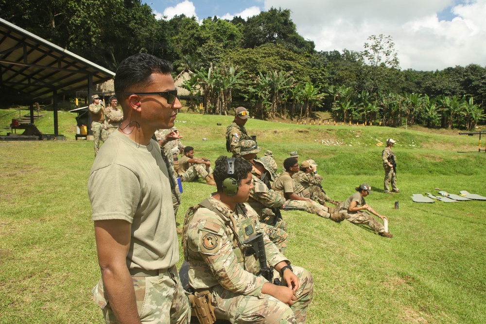 U.S. and Panama Security Services Conduct Medical and Live Fire Training