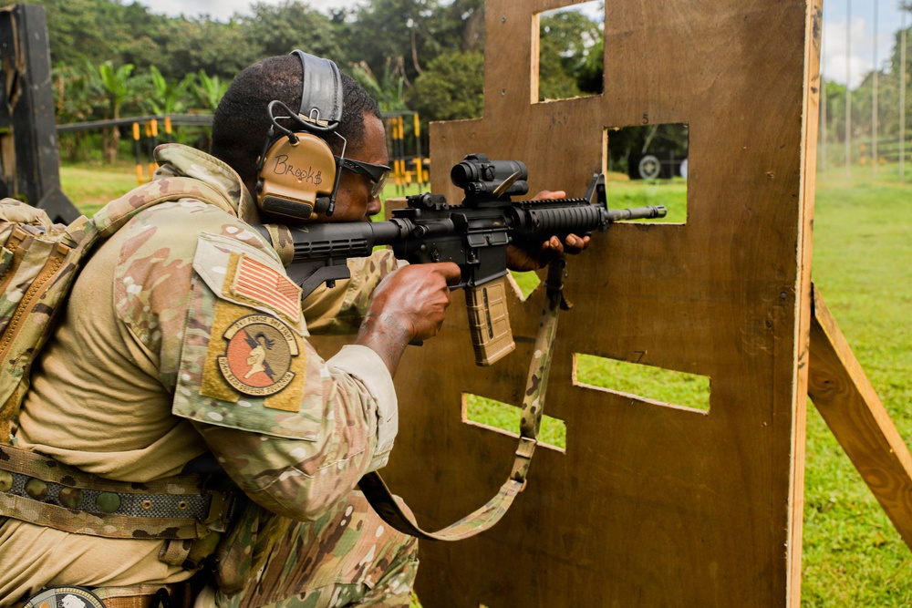 U.S. and Panama Security Services Conduct Medical and Live Fire Training