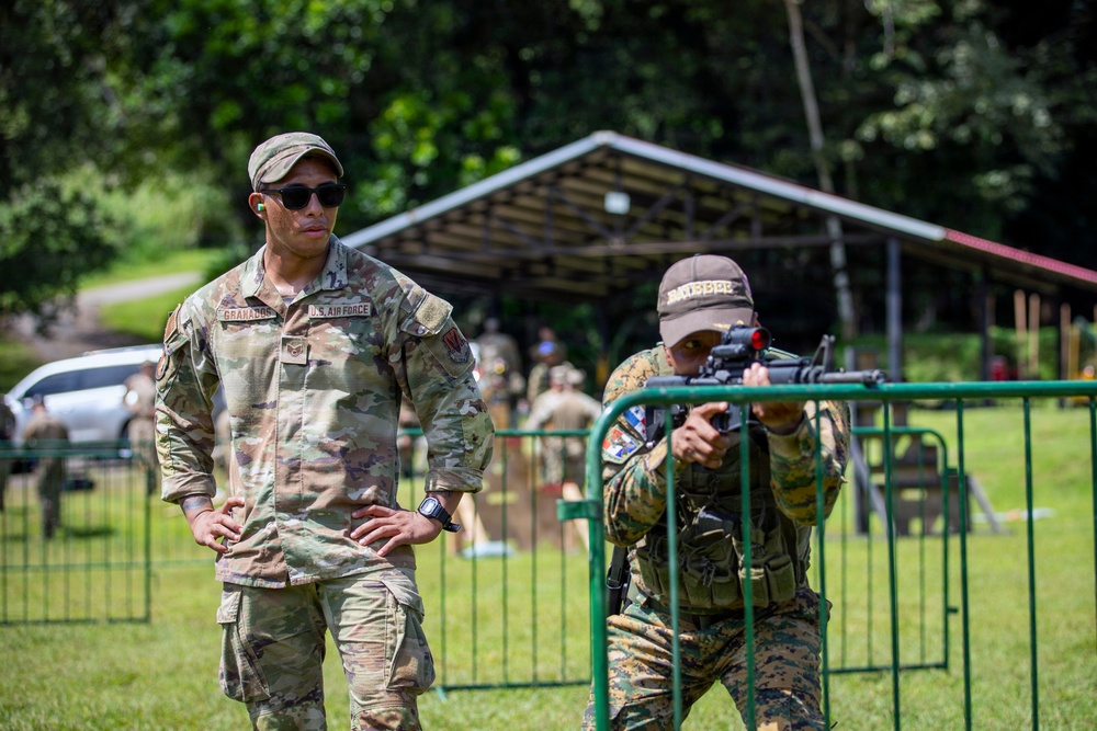 U.S. and Panama Security Services Conduct Medical and Live Fire Training