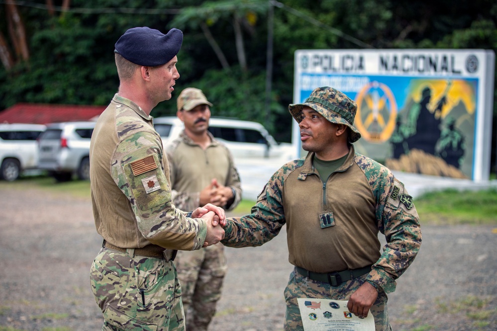 U.S. and Panama Security Services Conduct Medical and Live Fire Training
