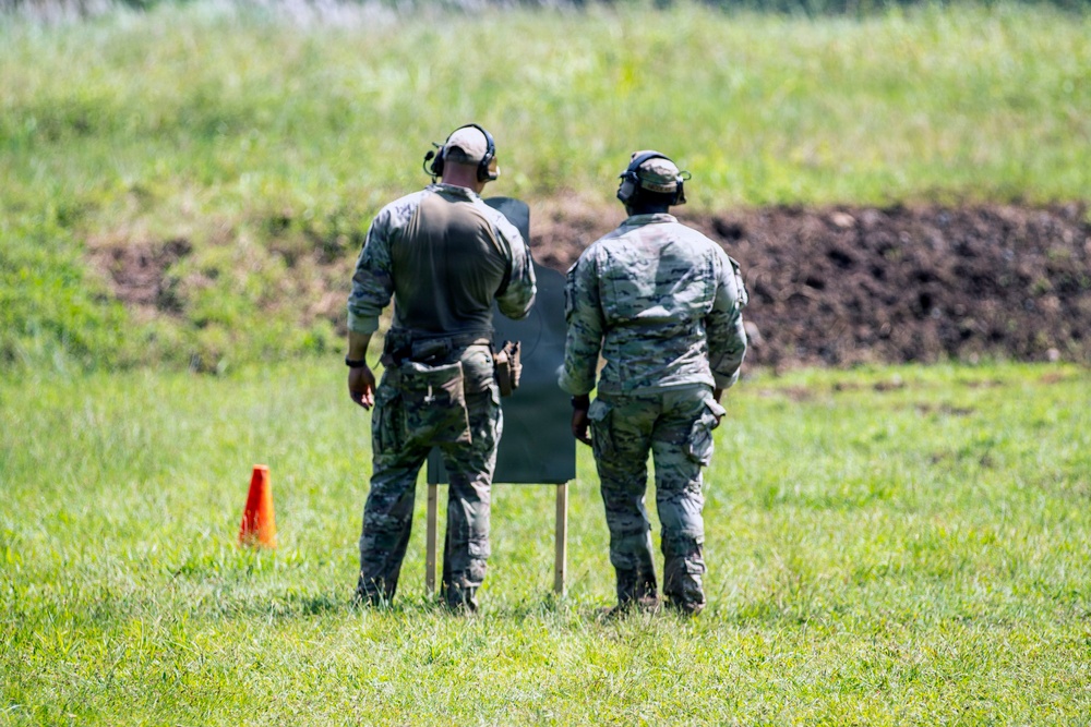 U.S. and Panama Security Services Conduct Medical and Live Fire Training