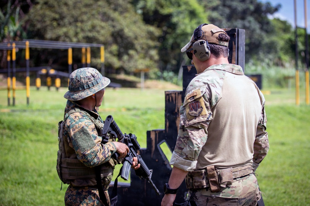 U.S. and Panama Security Services Conduct Medical and Live Fire Training