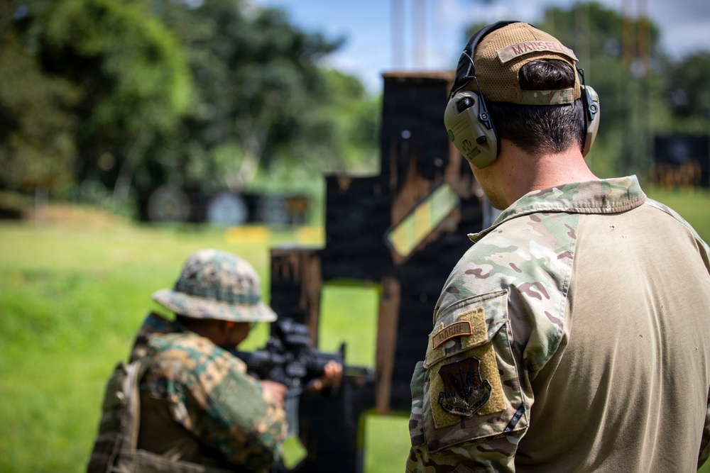 U.S. and Panama Security Services Conduct Medical and Live Fire Training