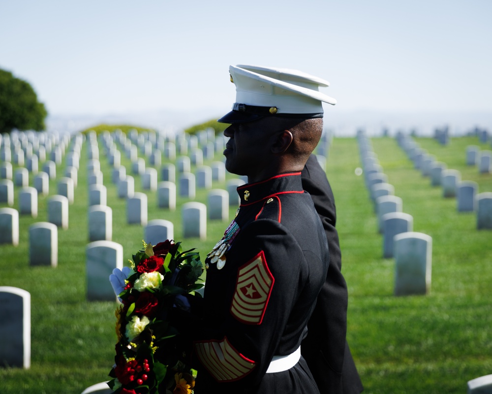 MCRD San Diego Conducts Wreath-Laying Ceremony at 9th SMMC Gravesite
