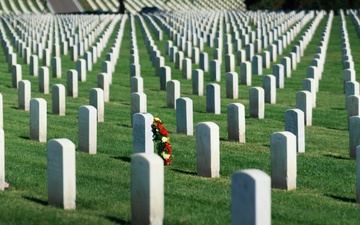 MCRD San Diego Conducts Wreath-Laying Ceremony at 9th SMMC Gravesite