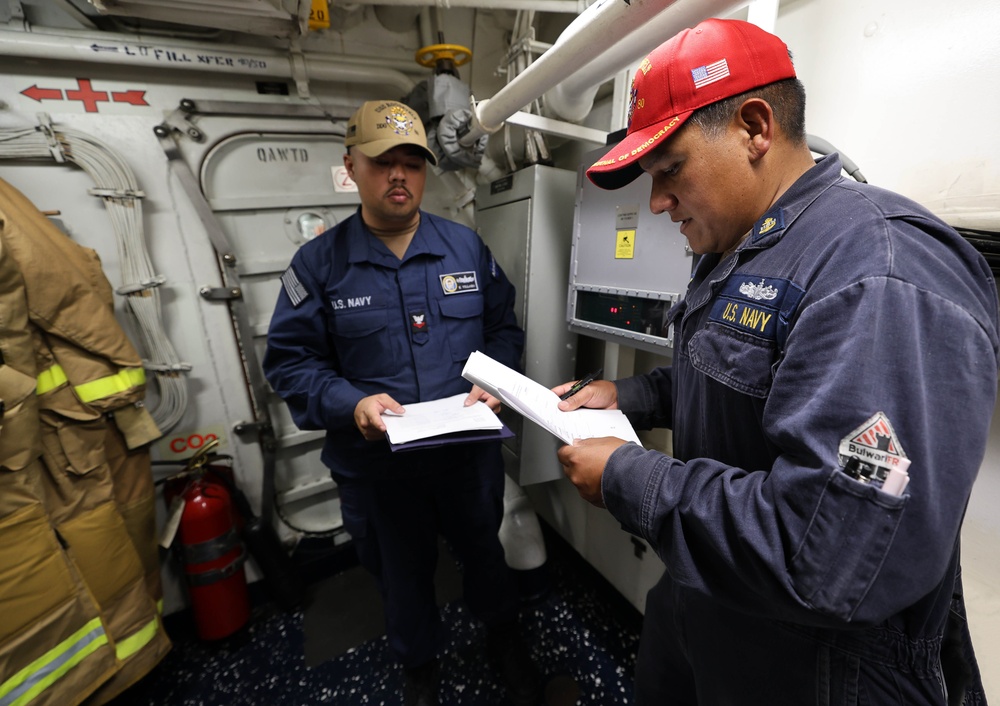 USS Roosevelt (DDG 80) Conducts Training