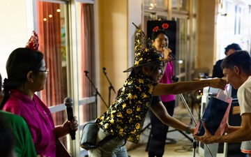 7th Communication Battalion Marines join Okinawa community for annual Moon Festival