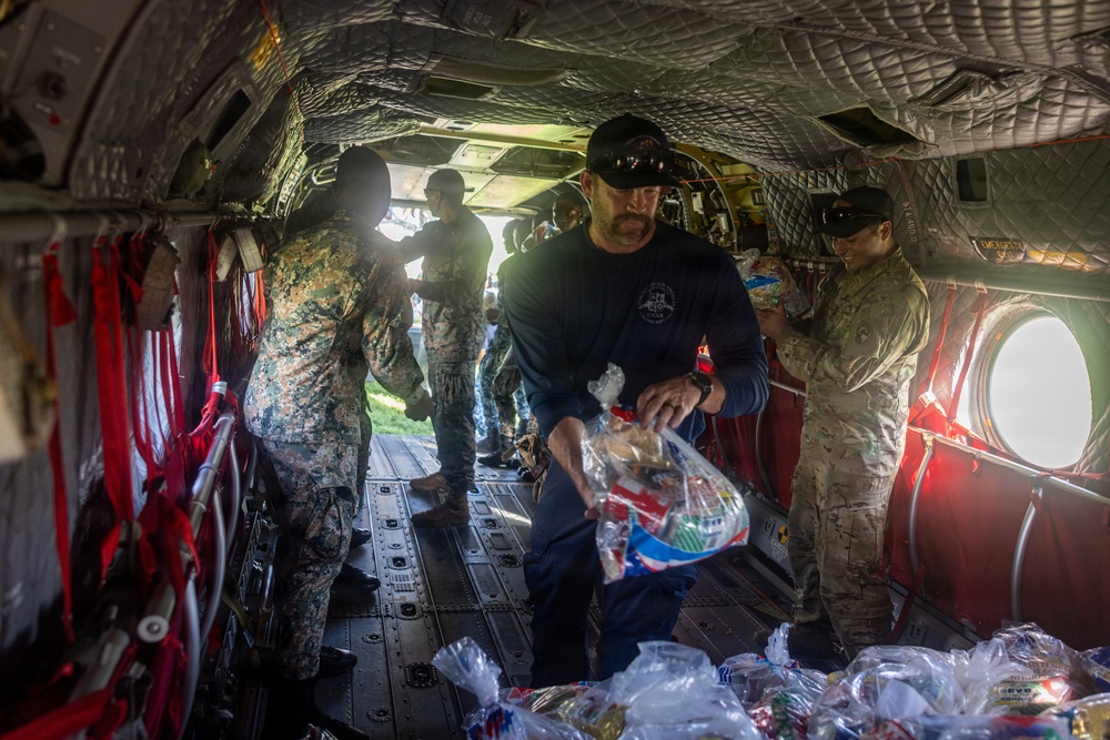 22nd MEU(SOC) | Joint Task Force – Bravo Delivers Food and Water