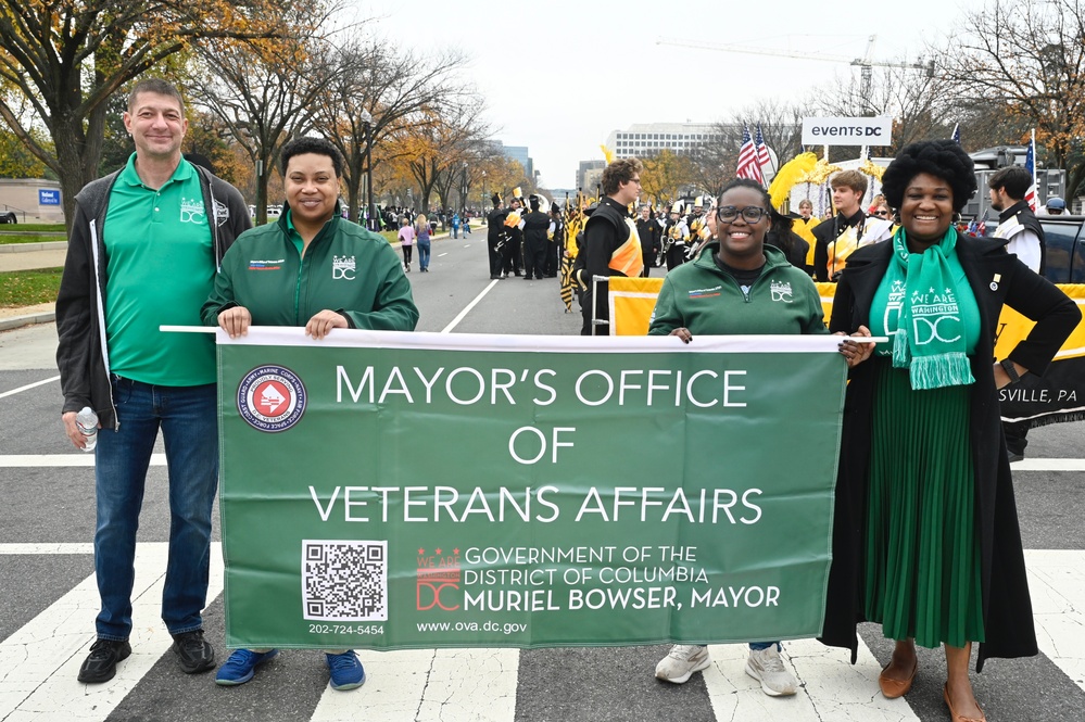 U.S. Soldiers support National Veterans Day Parade