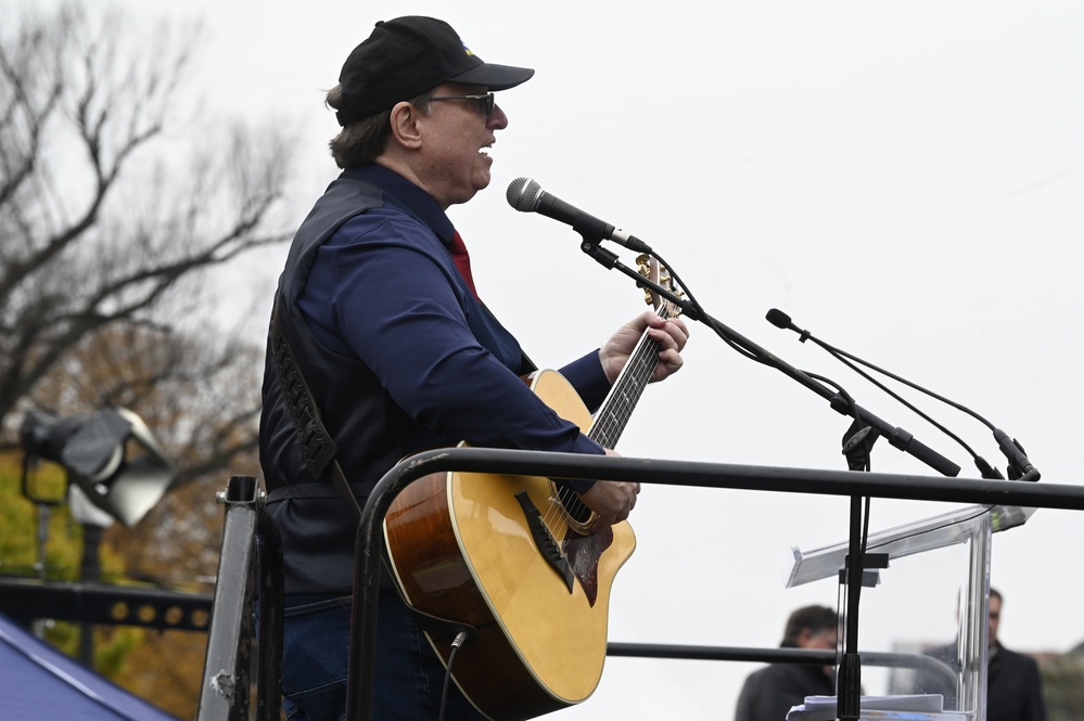 U.S. Soldiers support National Veterans Day Parade