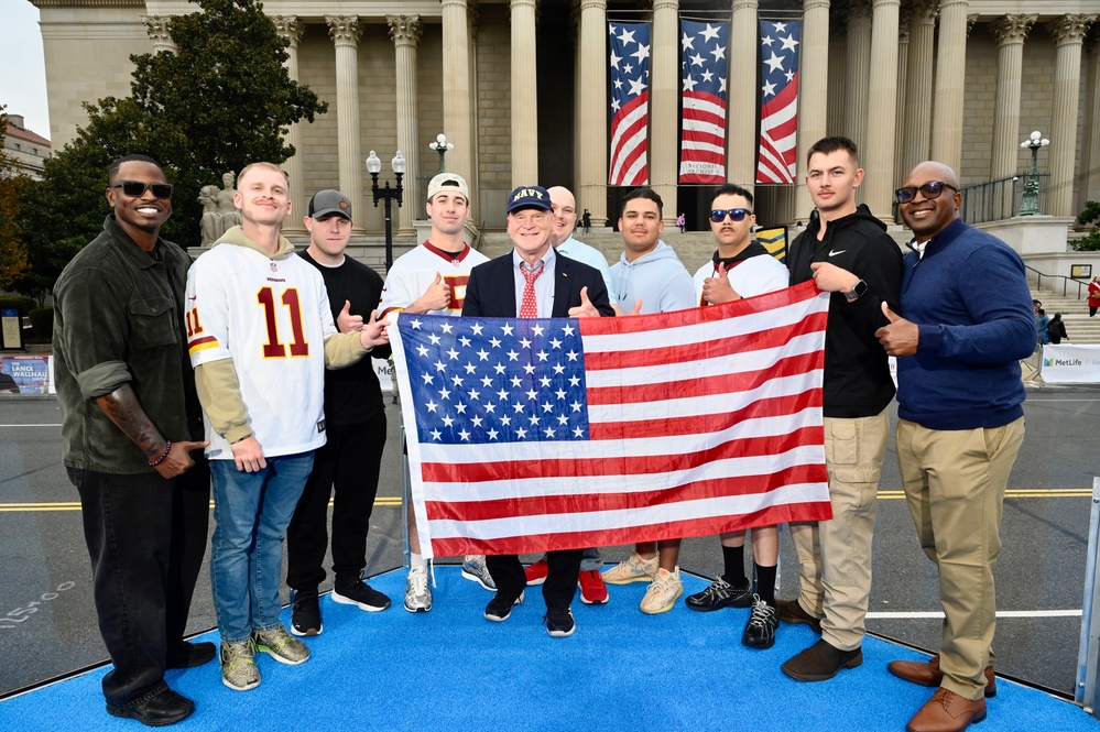 U.S. Soldiers support National Veterans Day Parade